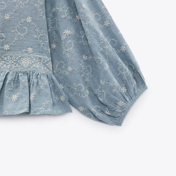 ZARA Blouse with Contrast Embroidery - XS - Picture 9 of 10